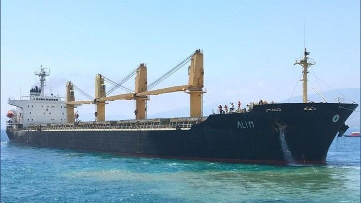 Φορτηγό πλοίο προσάραξε ανοικτά της Ηγουμενίτσας